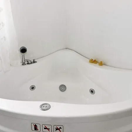 4 Person In Nyaraló *