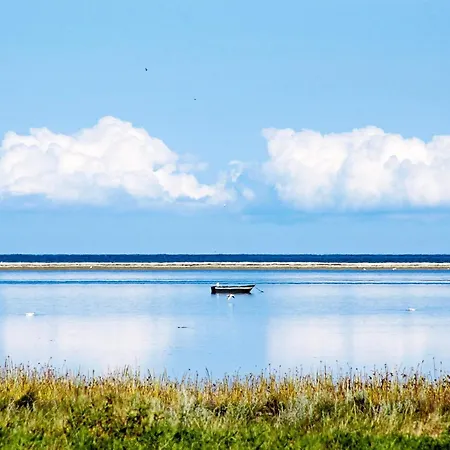 4 Person In